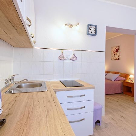 Apartments Marta By Rent Istria Новиград Екстериор снимка