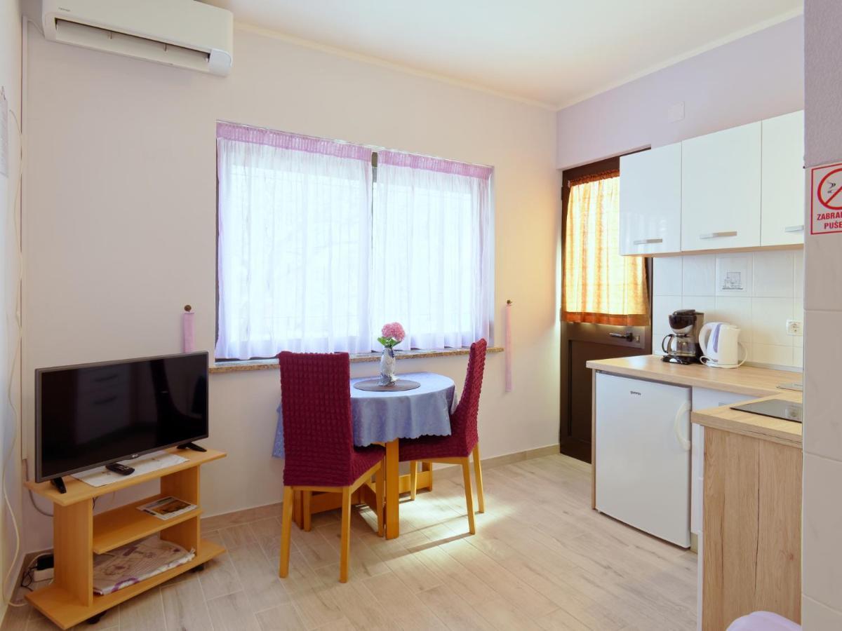 Apartments Marta By Rent Istria Новиград Екстериор снимка