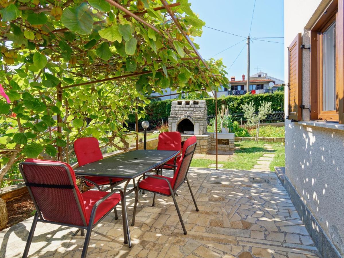 Apartments Marta By Rent Istria Новиград Екстериор снимка