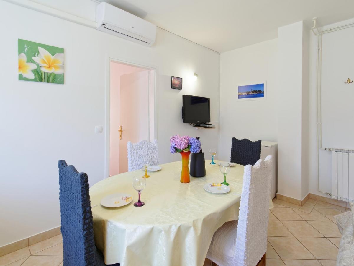Apartments Marta By Rent Istria Новиград Екстериор снимка