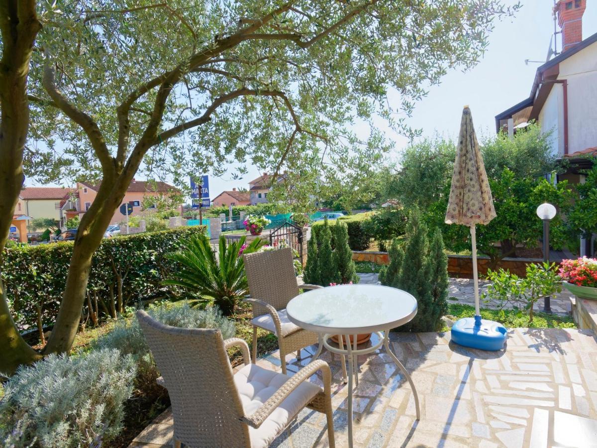 Apartments Marta By Rent Istria Новиград Екстериор снимка