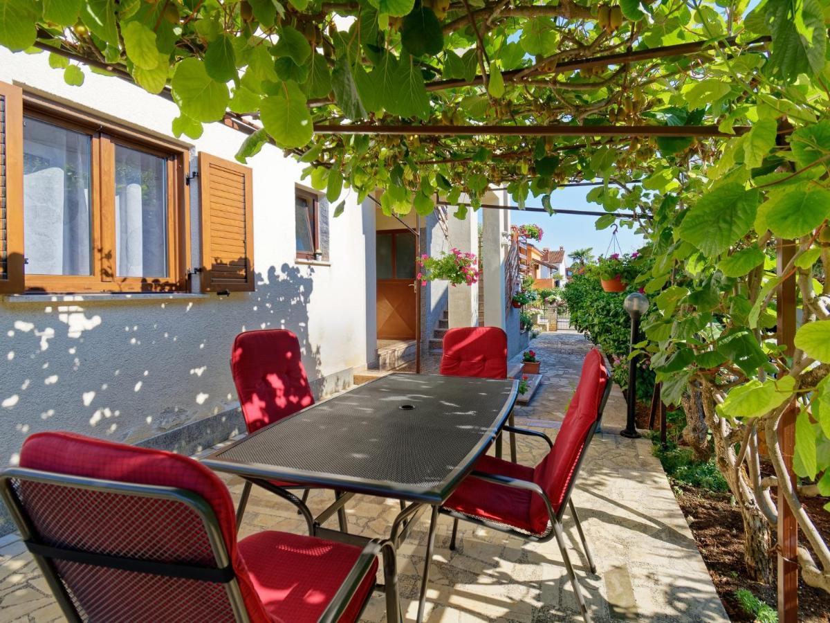 Apartments Marta By Rent Istria Новиград Екстериор снимка