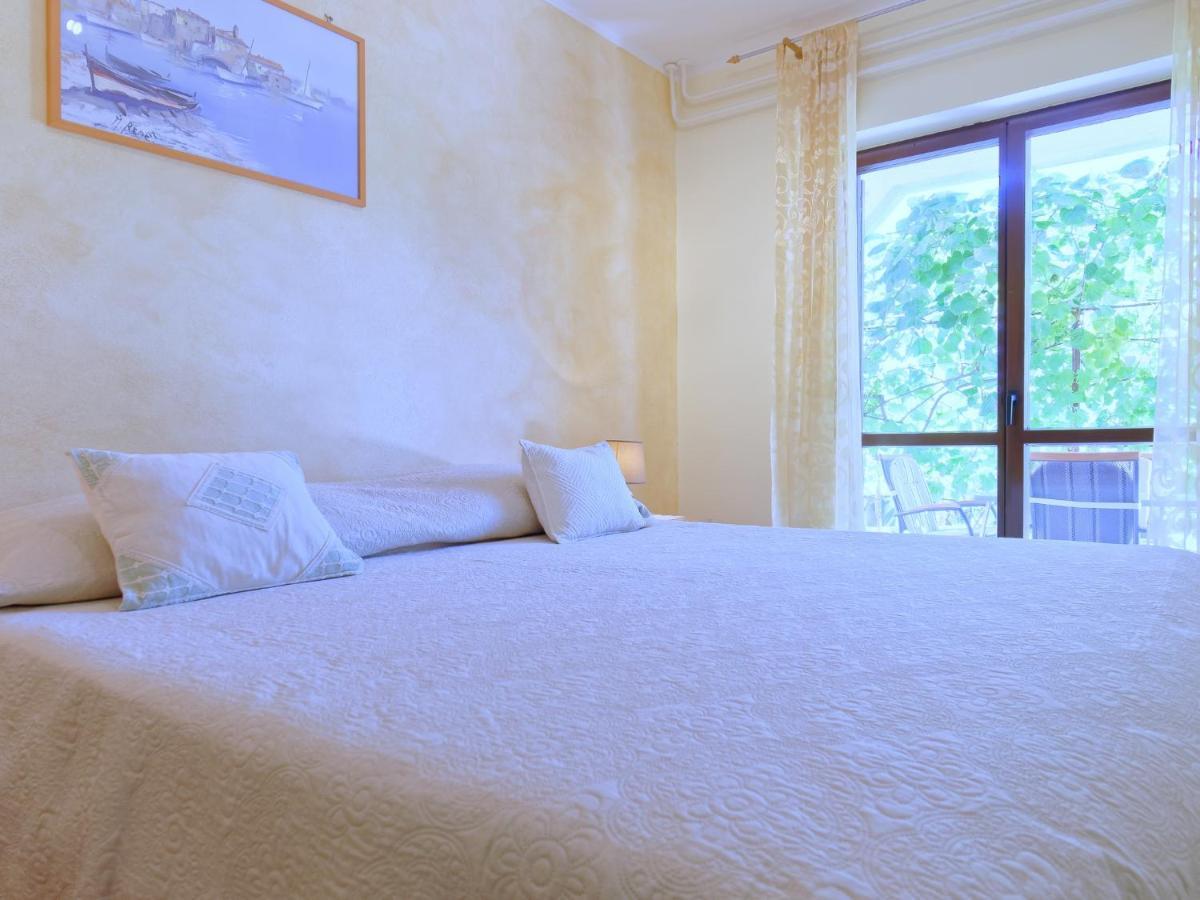 Apartments Marta By Rent Istria Новиград Екстериор снимка