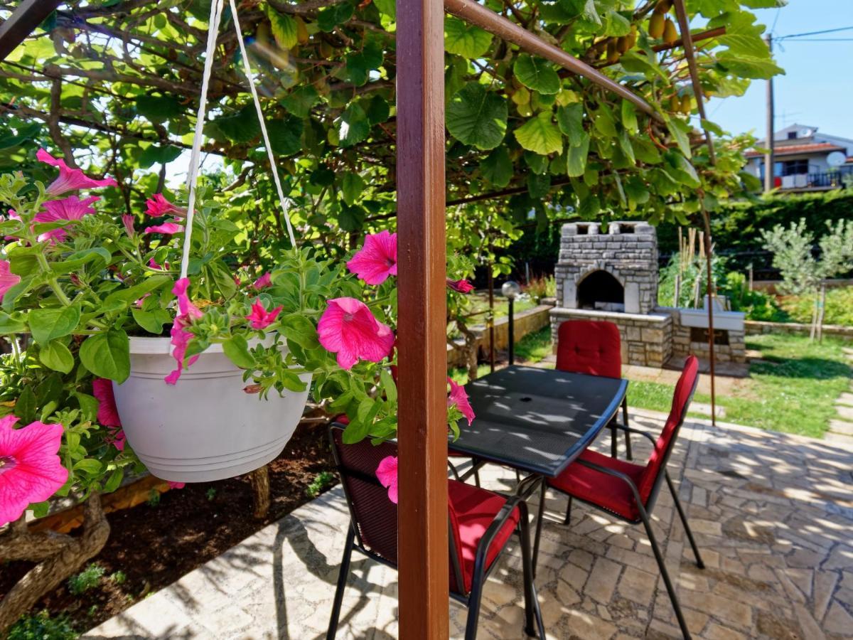 Apartments Marta By Rent Istria Новиград Екстериор снимка