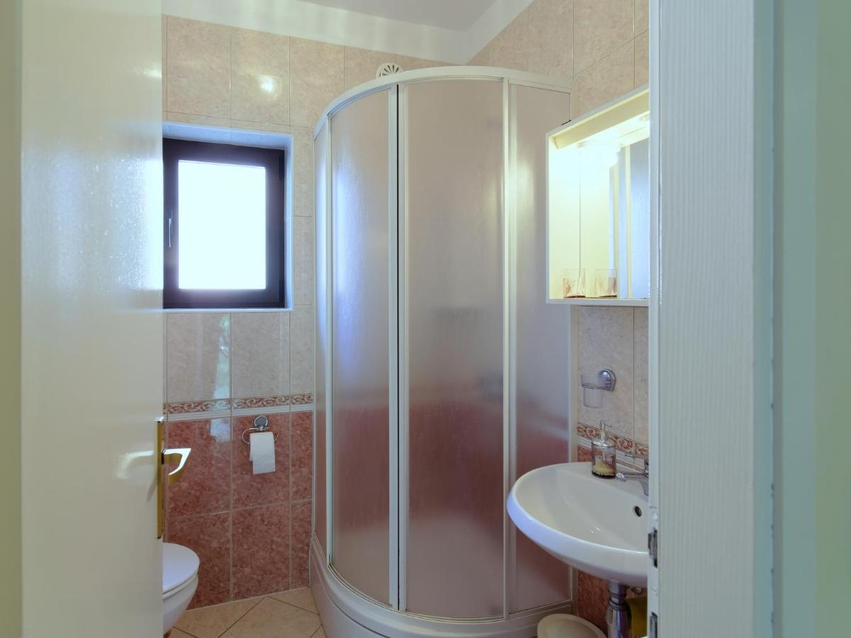 Apartments Marta By Rent Istria Новиград Екстериор снимка