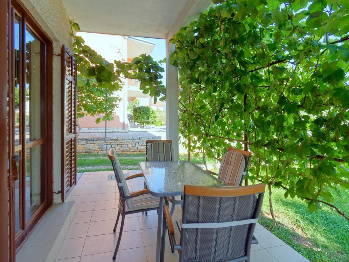 Apartments Marta By Rent Istria Новиград Екстериор снимка