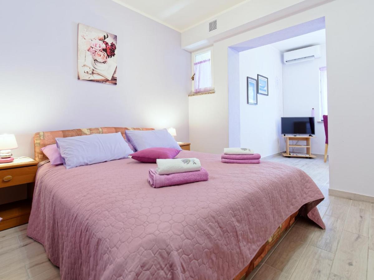 Apartments Marta By Rent Istria Новиград Екстериор снимка