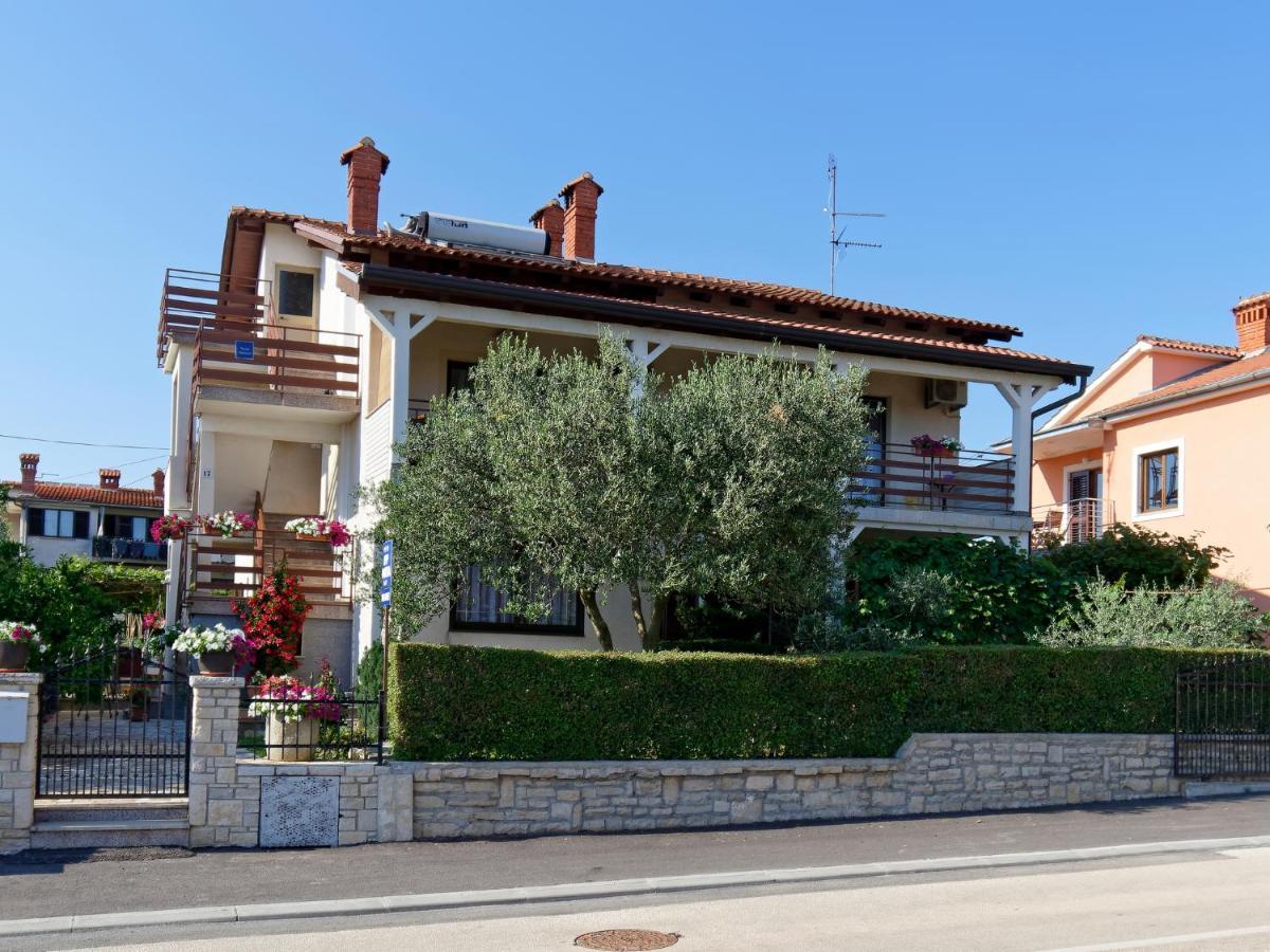Apartments Marta By Rent Istria Новиград Екстериор снимка